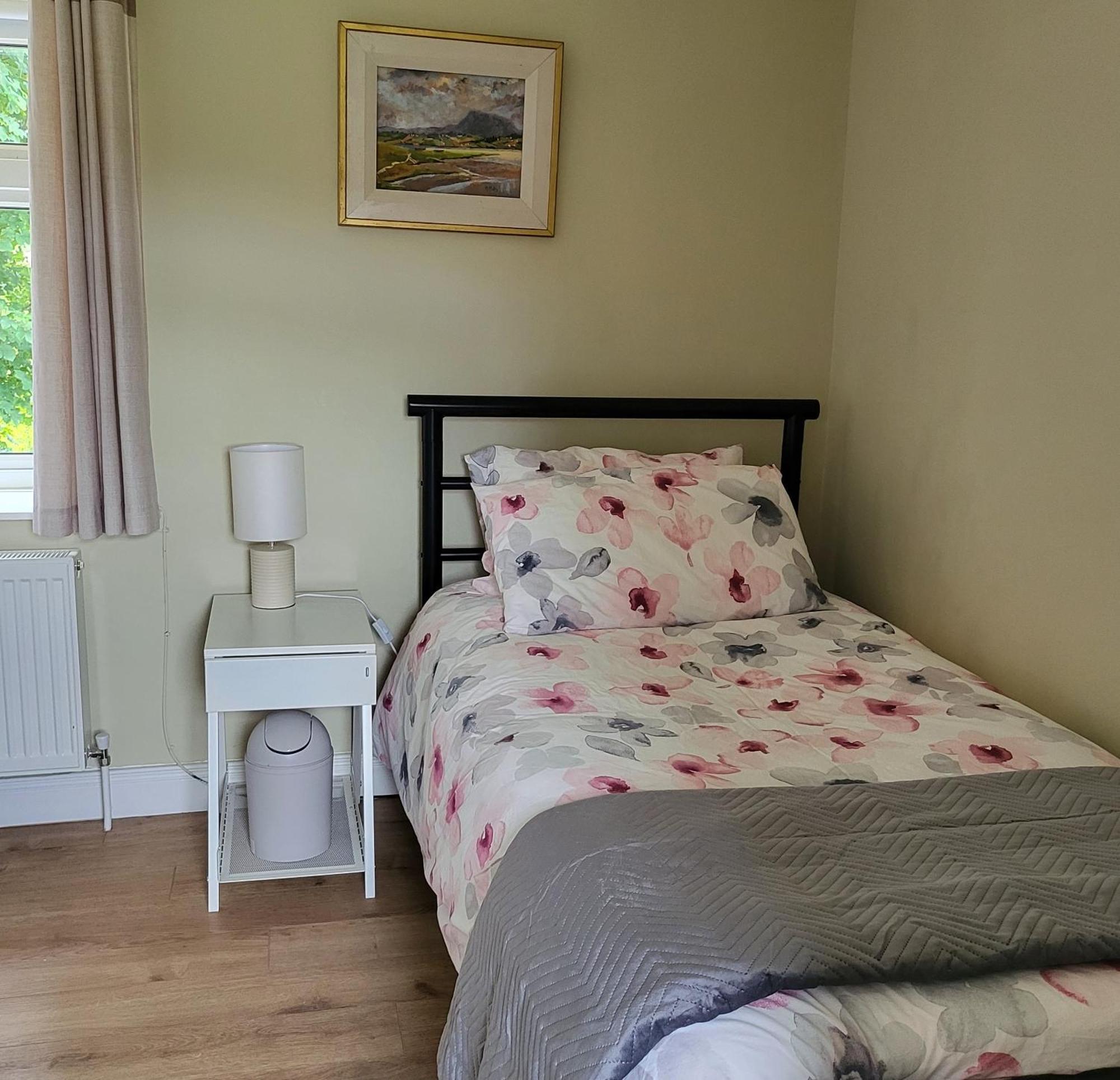 Dungloe Lakeside Lodging Apartment Екстериор снимка